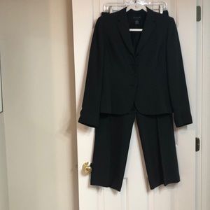 Ann Taylor Pant suit size 6P